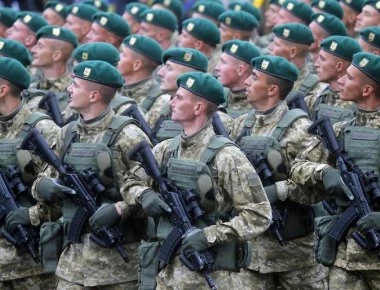 Ουκρανία: Η Rada ενέκρινε τον στρατιωτικό νόμο – Έφεδροι καλούνται στα όπλα